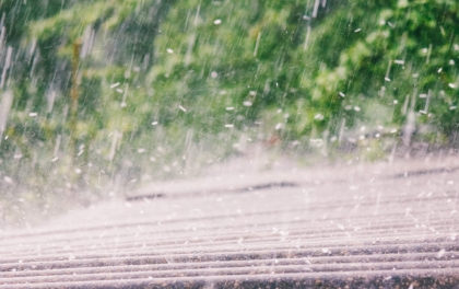 雹が降っている様子